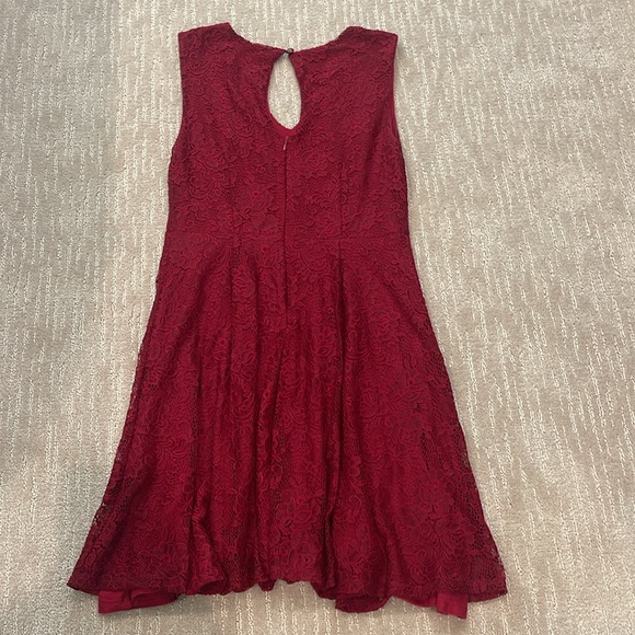 RED DRESS - Picture 4 of 5